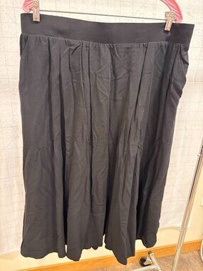 TORRID BLACK MIDI SKIRT